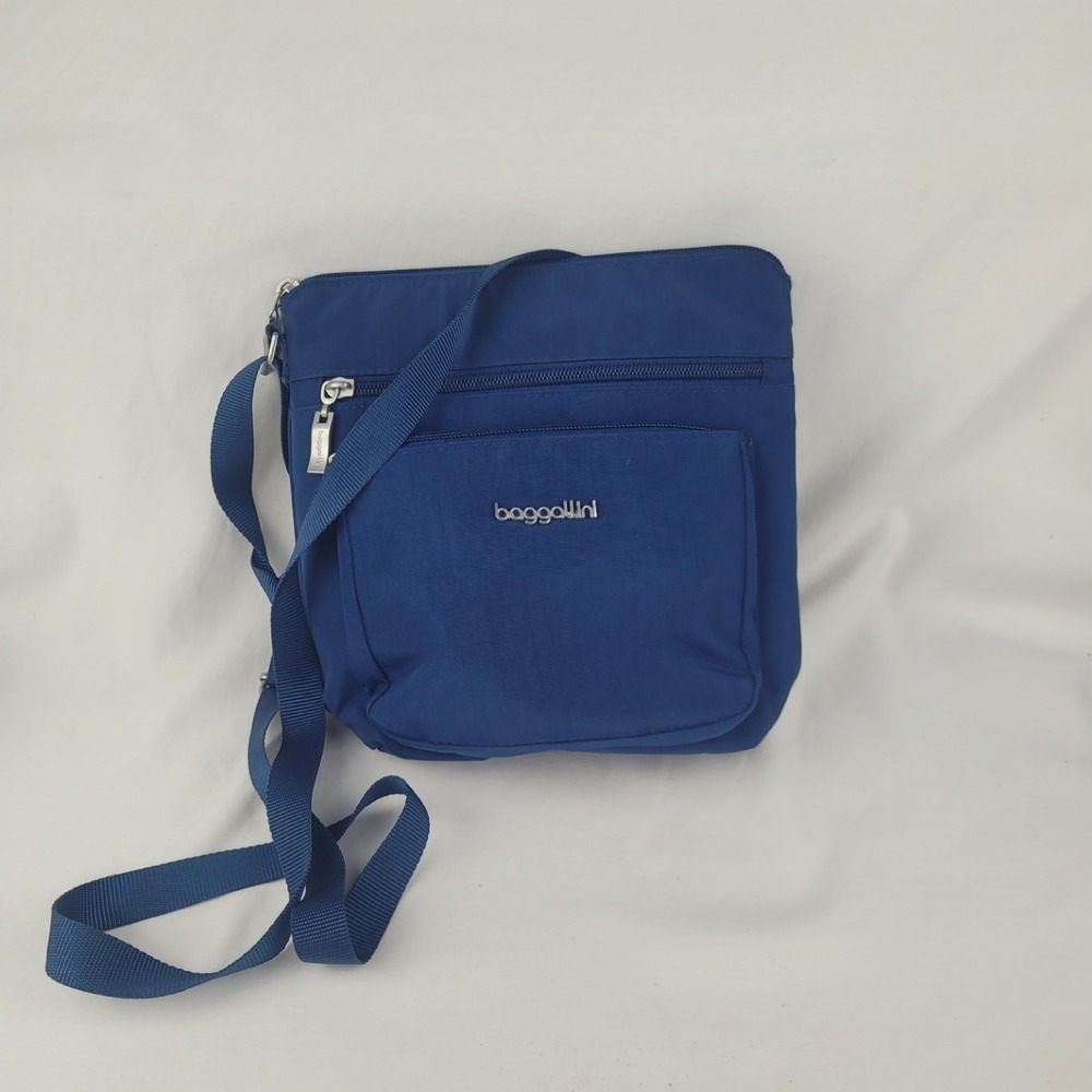 Baggallini Blue Nylon Crossbody Bag Travel Purse with Built-in Wallet Pocket